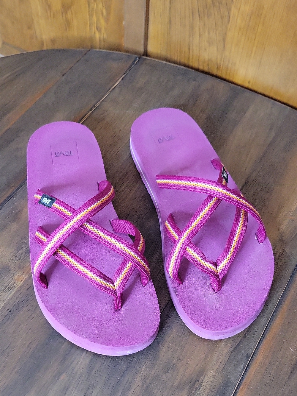Teva Olowahu Sandals Flip Flops Sz 8